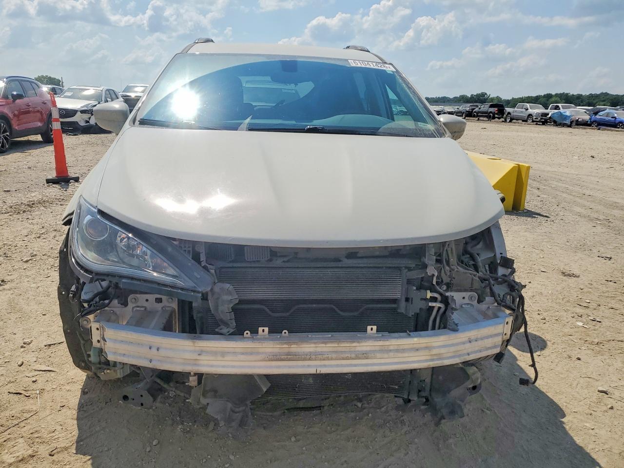 2017 Chrysler Pacifica Touring L - Image 5