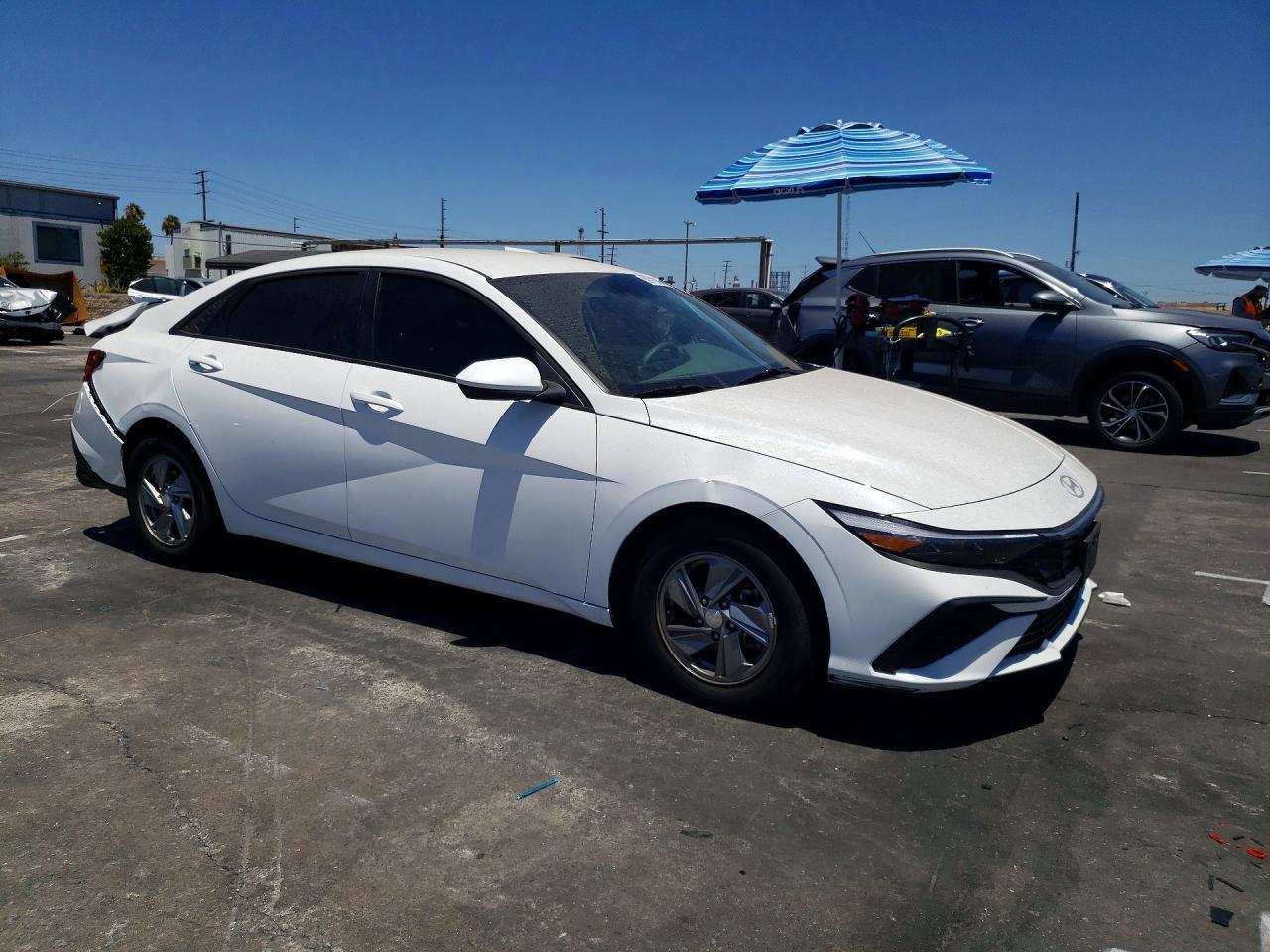 2025 Hyundai Elantra Se - Image 4