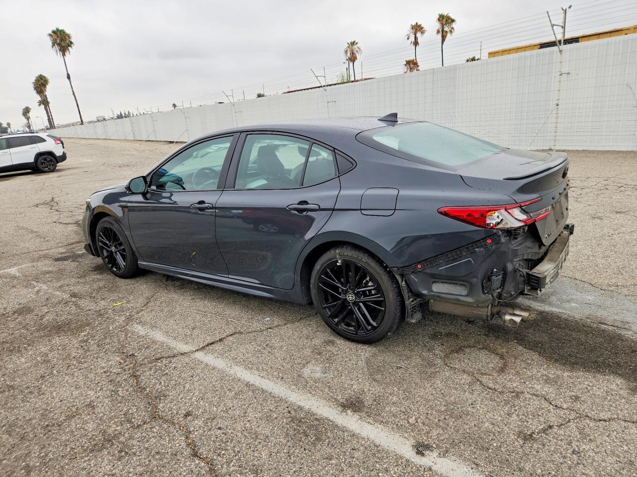 2025 Toyota Camry Se - Фото 2