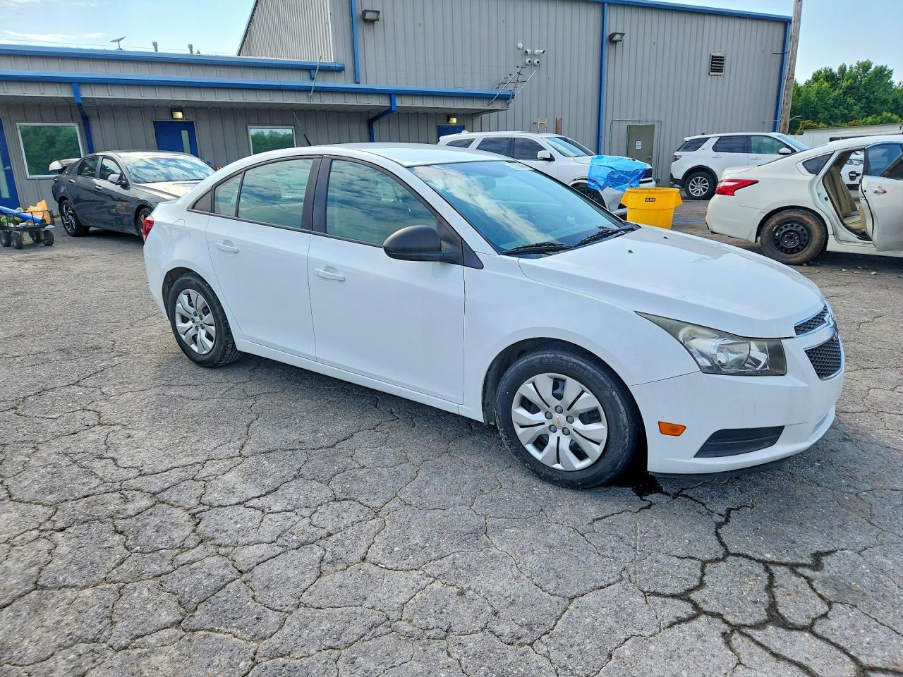 2014 Chevrolet Cruze Ls - Image 4