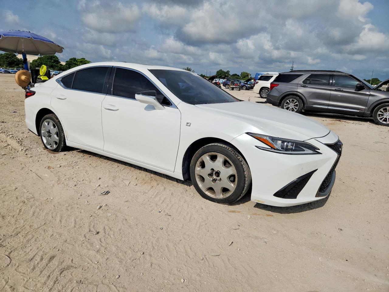 2019 Lexus Es 350 - Image 4