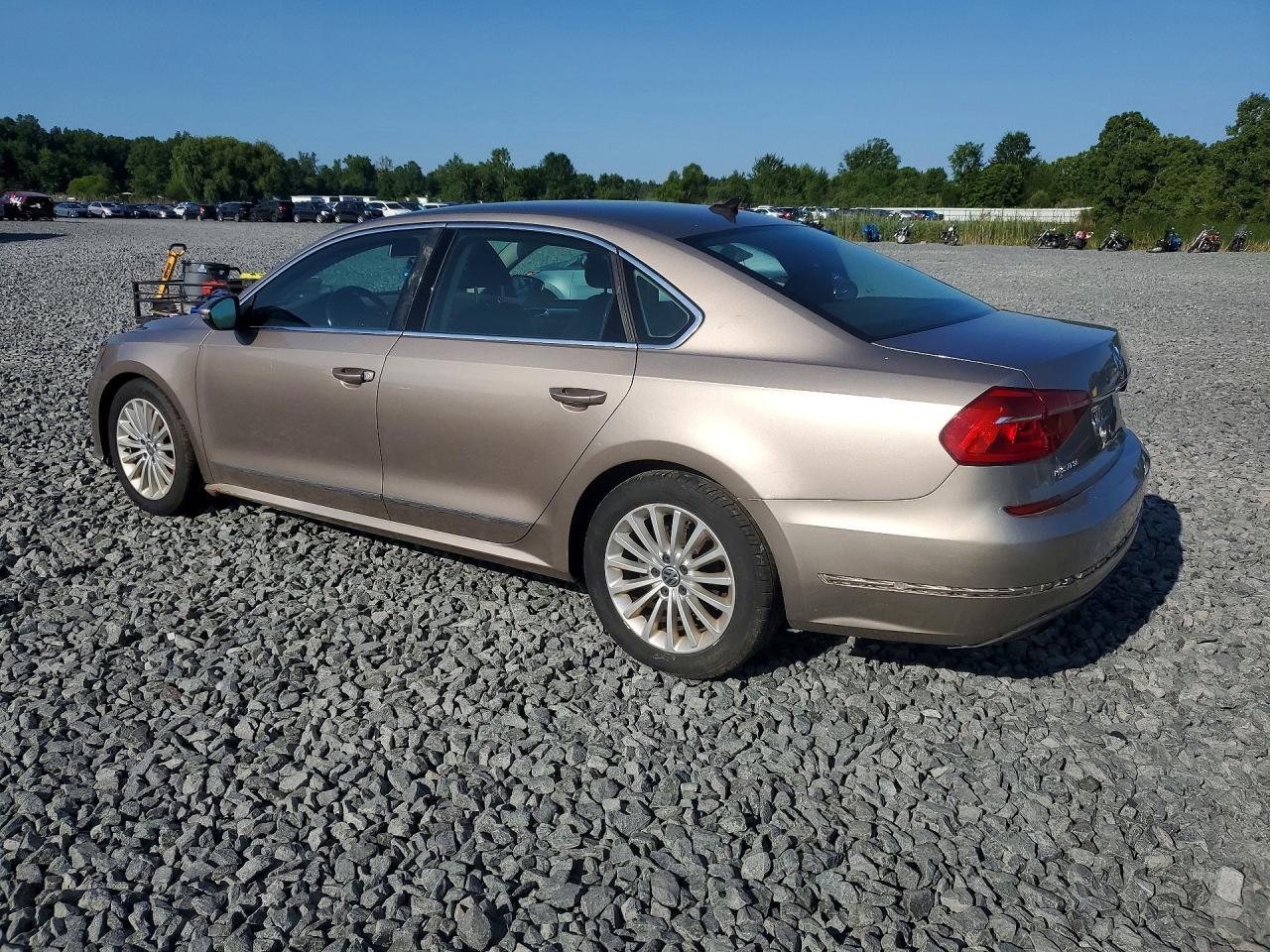 2016 Volkswagen Passat Se - Image 2