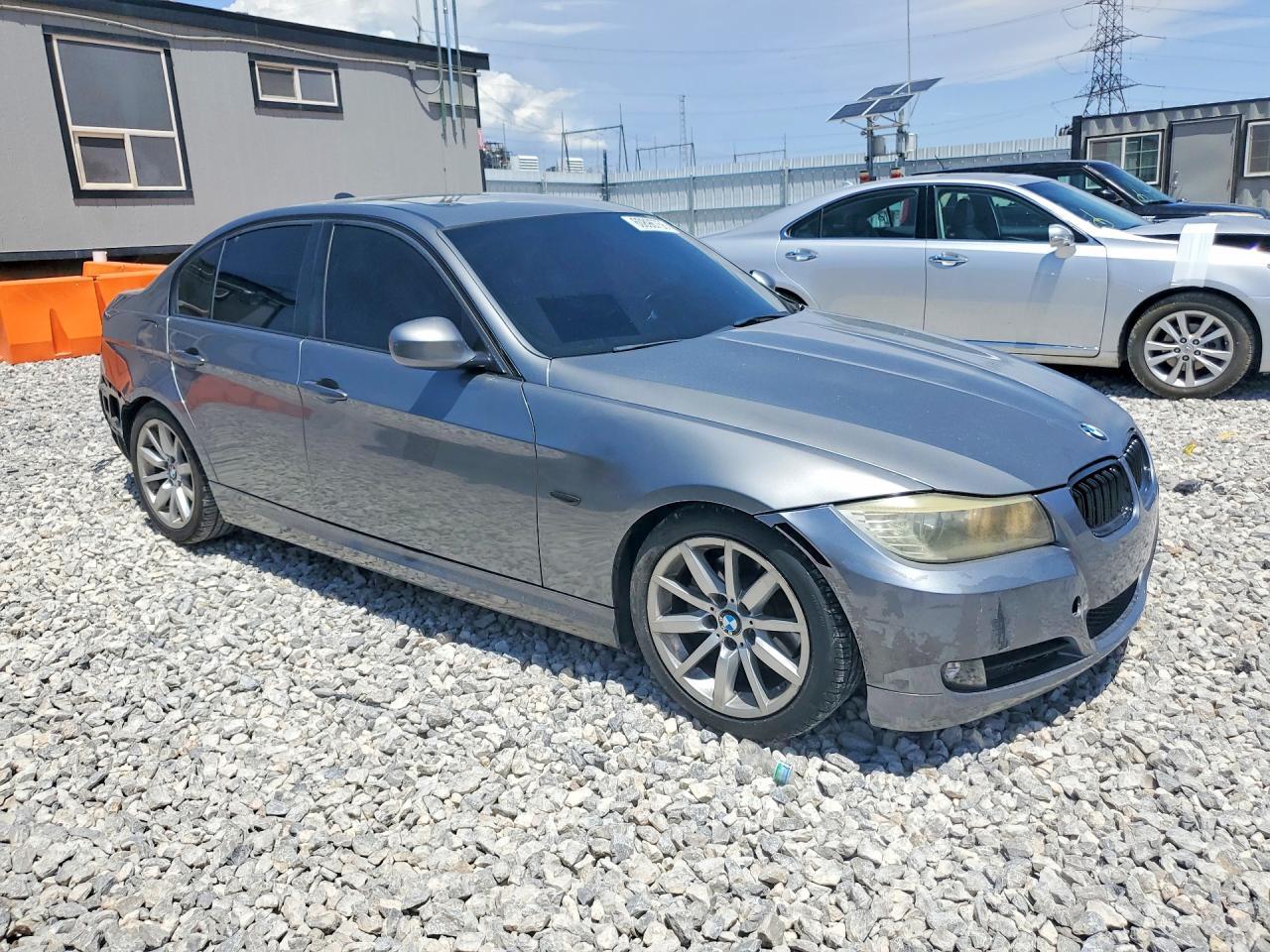 2010 BMW 328 I - Image 4