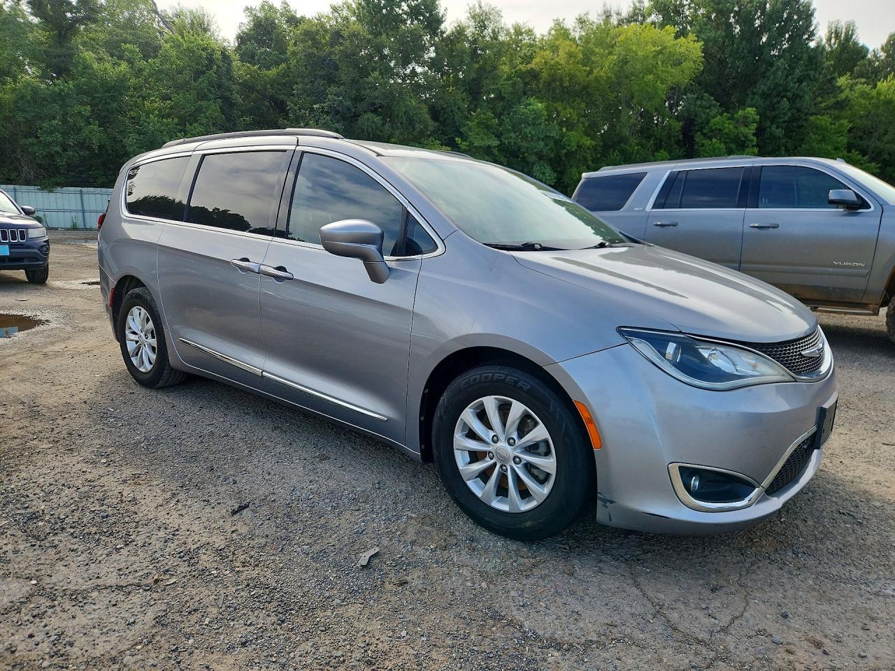 2017 Chrysler Pacifica Touring L - Image 4