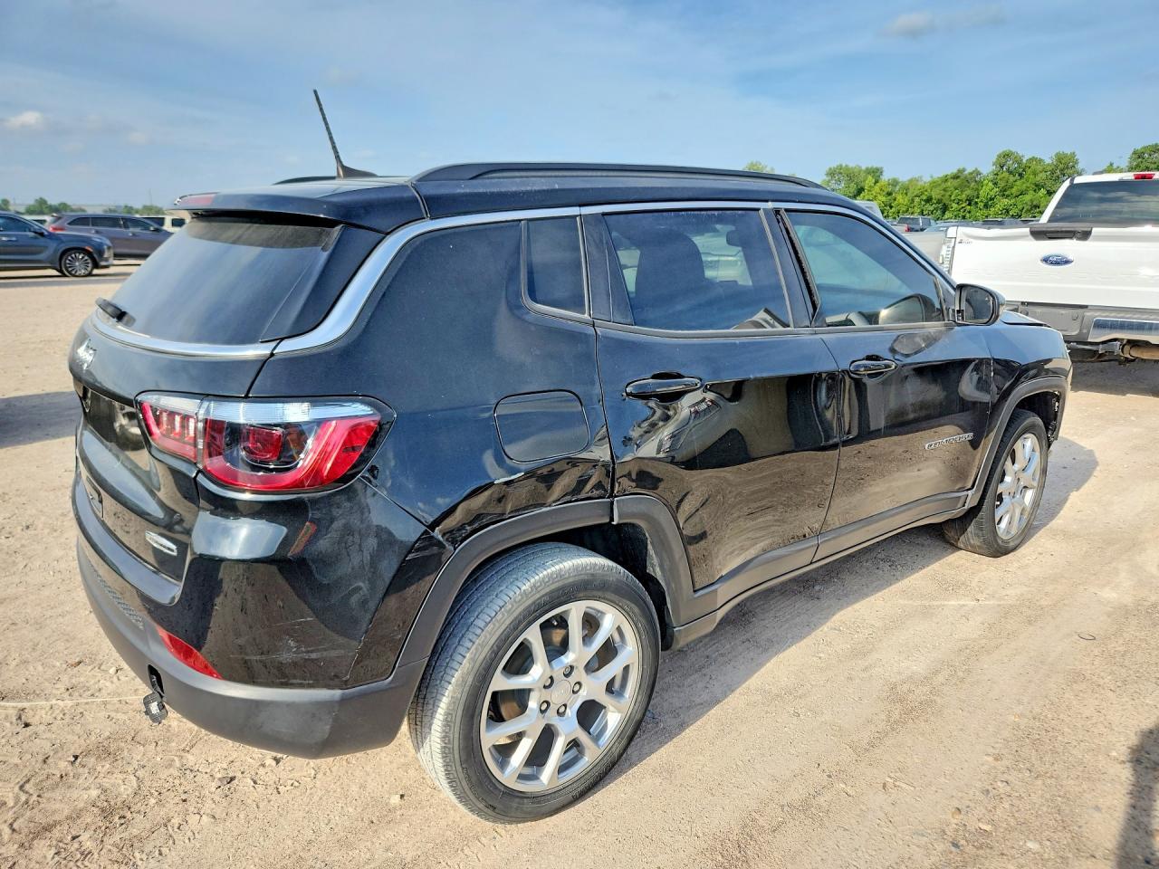 2024 Jeep Compass Latitude Lux - Фото 3