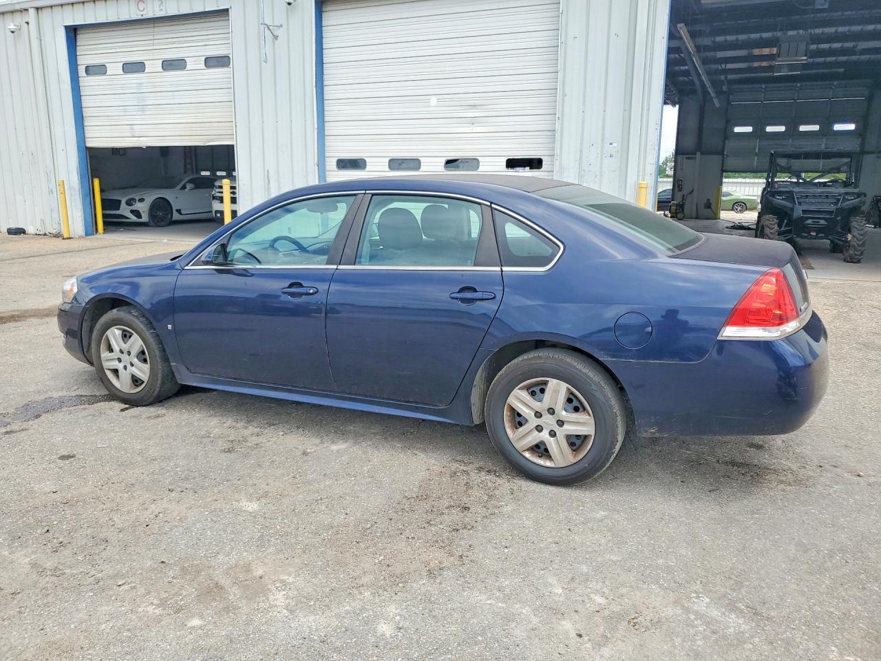 2010 Chevrolet Impala Ls - Фото 2