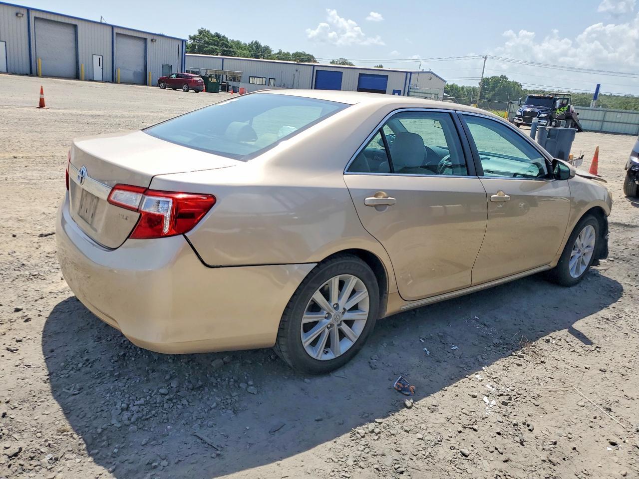 2012 Toyota Camry Xle - Image 3