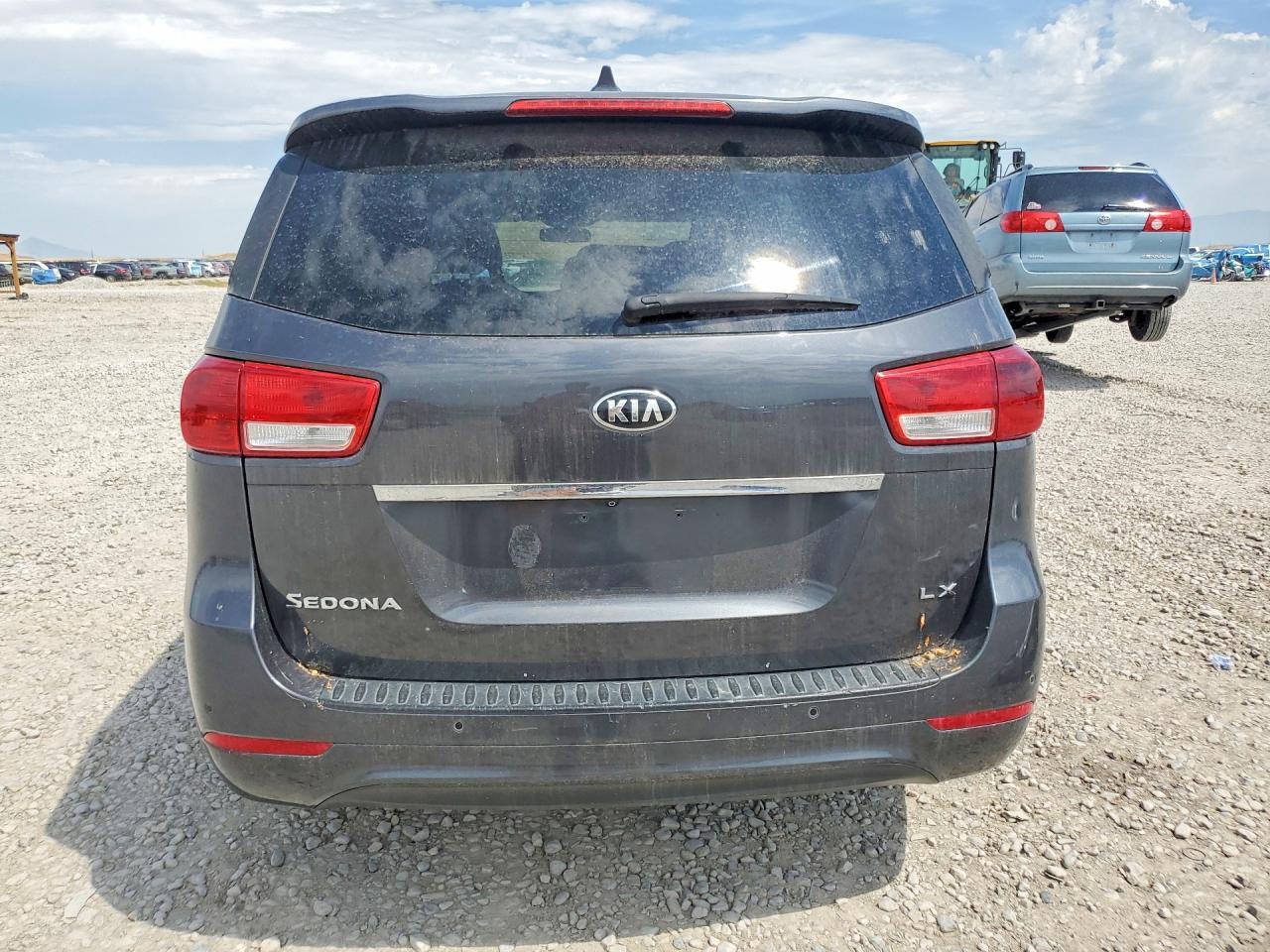 2017 Kia Sedona Lx - Фото 6