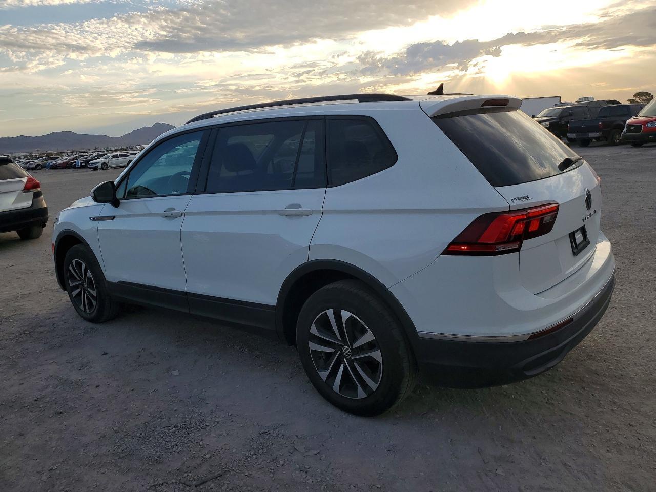2022 Volkswagen Tiguan S - Фото 2