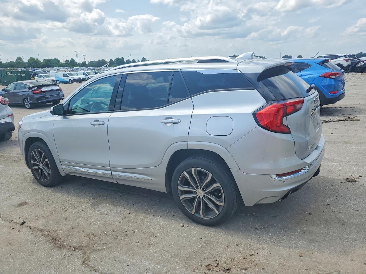 2019 GMC Terrain Denali - Image 2