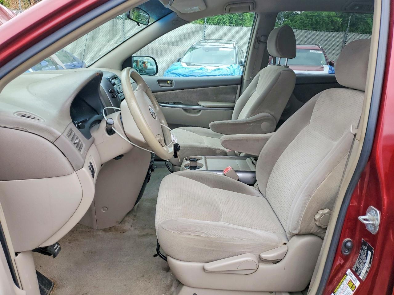 2007 Toyota Sienna Le 7-Passenger - Image 7