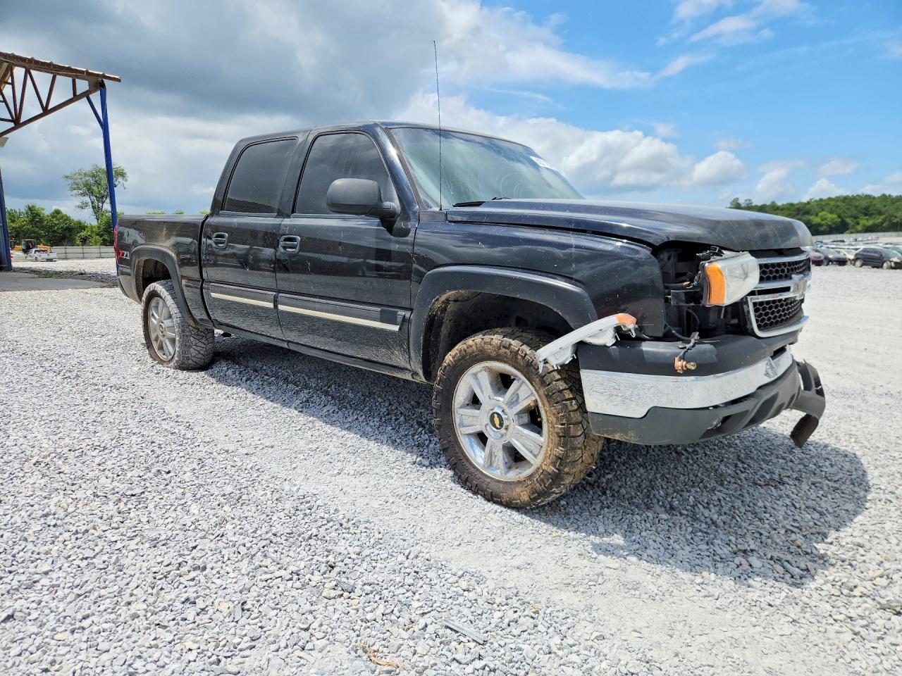 2007 Chevrolet Silverado K1500 Classic Crew Cab - Image 4