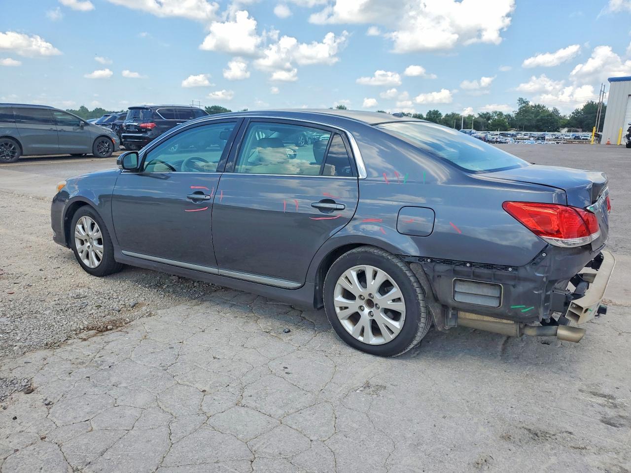 2012 Toyota Avalon Base - Image 2