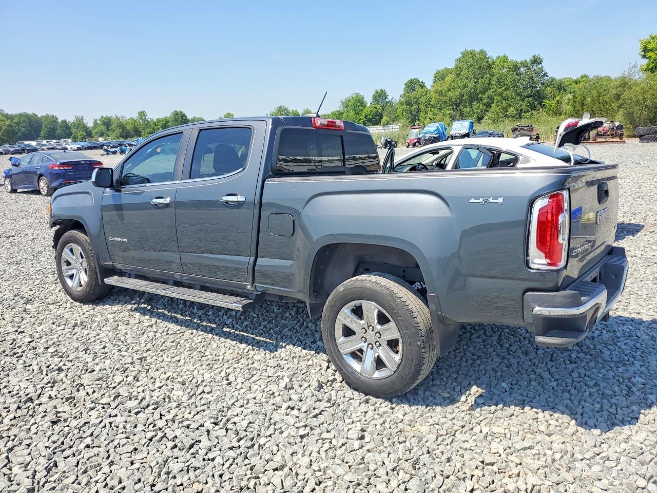 2017 GMC Canyon Slt - Image 2