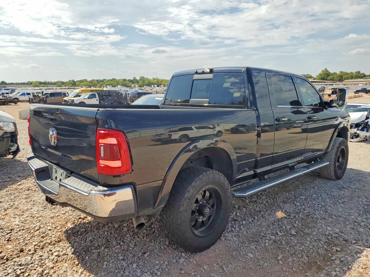 2019 Ram 3500 Laramie - Фото 3