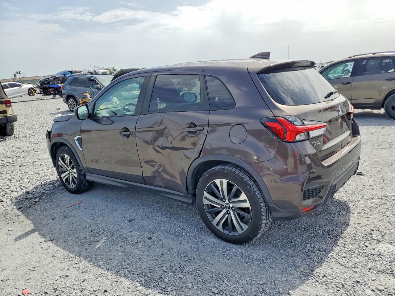 2020 Mitsubishi Outlander Sport Se - Фото 2