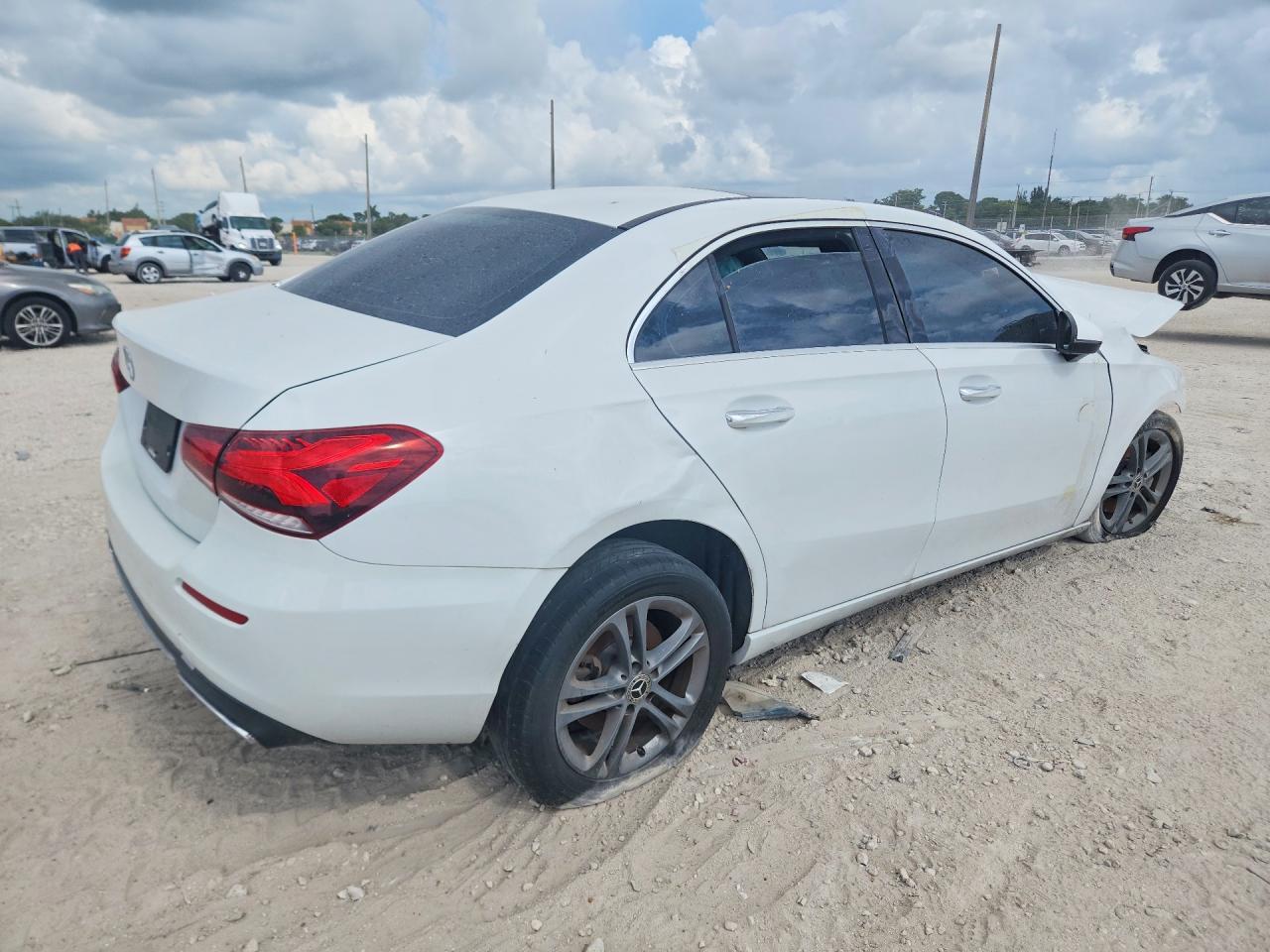 2020 Mercedes-Benz A 220 - Фото 3