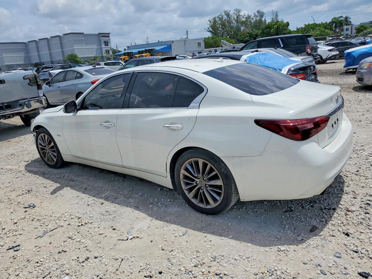 2018 Infiniti Q50 3.0T Luxe - Фото 2