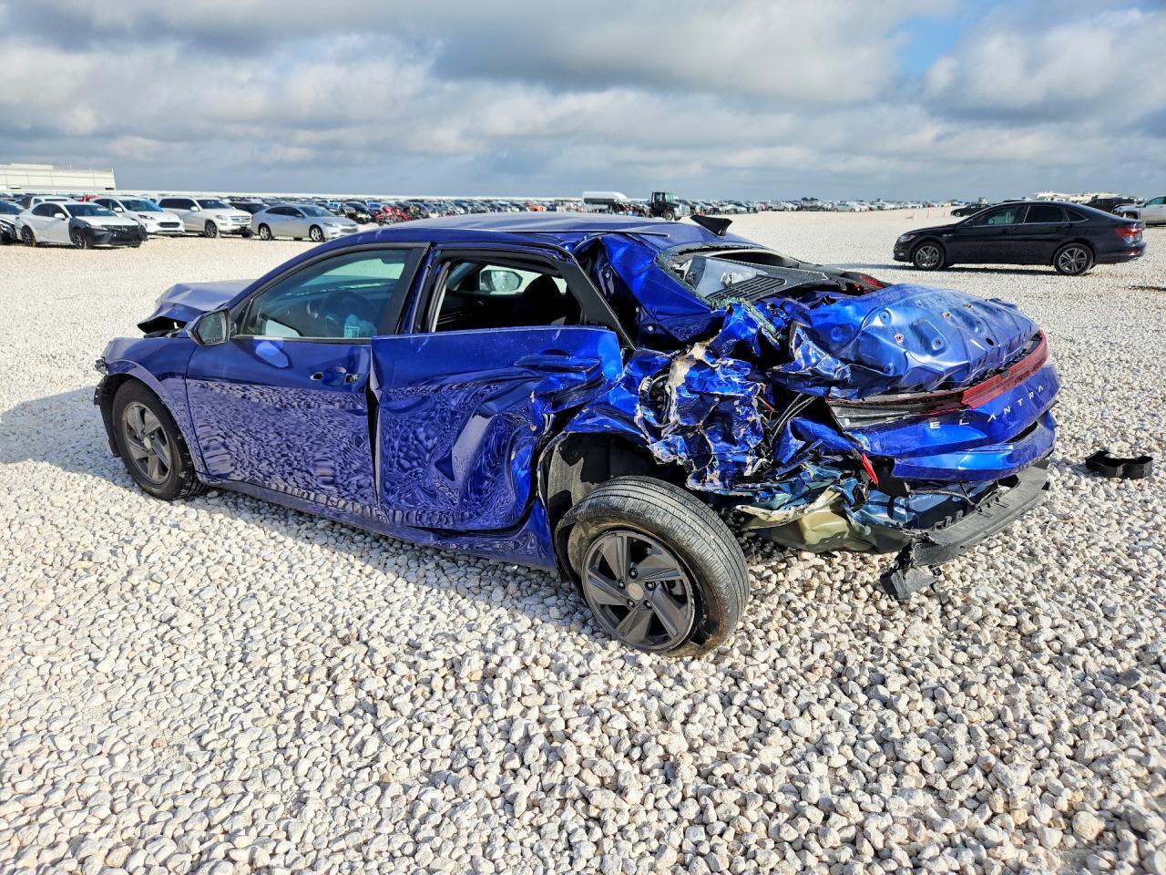2025 Hyundai Elantra Se - Фото 2