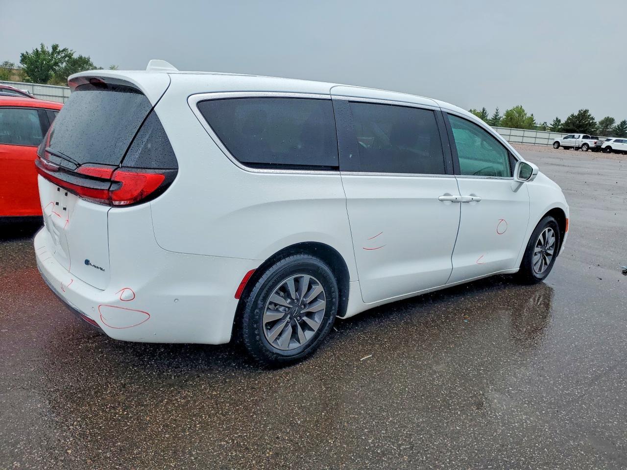 2022 Chrysler Pacifica Hybrid Touring L - Фото 3