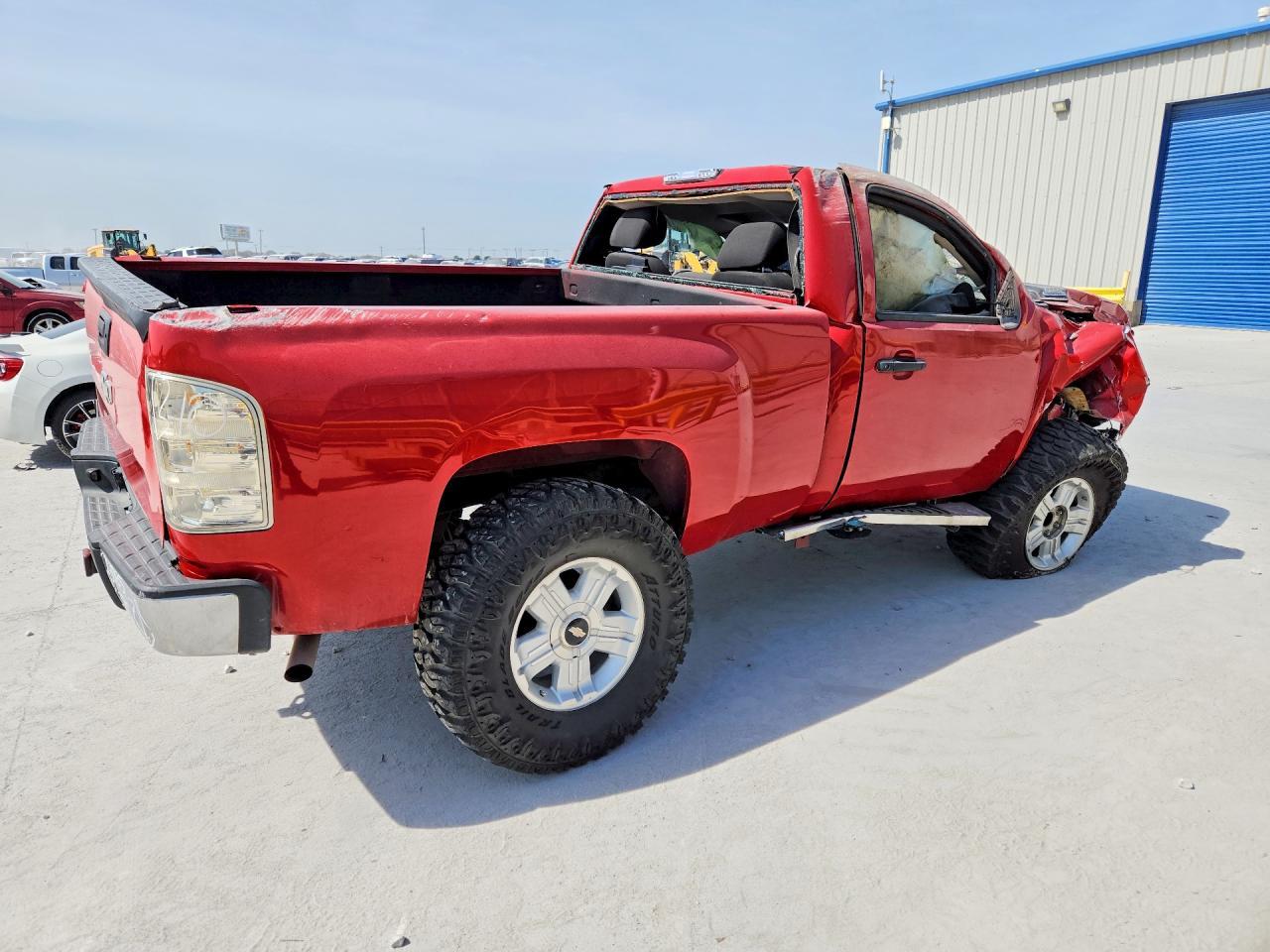 2011 Chevrolet Silverado C1500 - Image 3