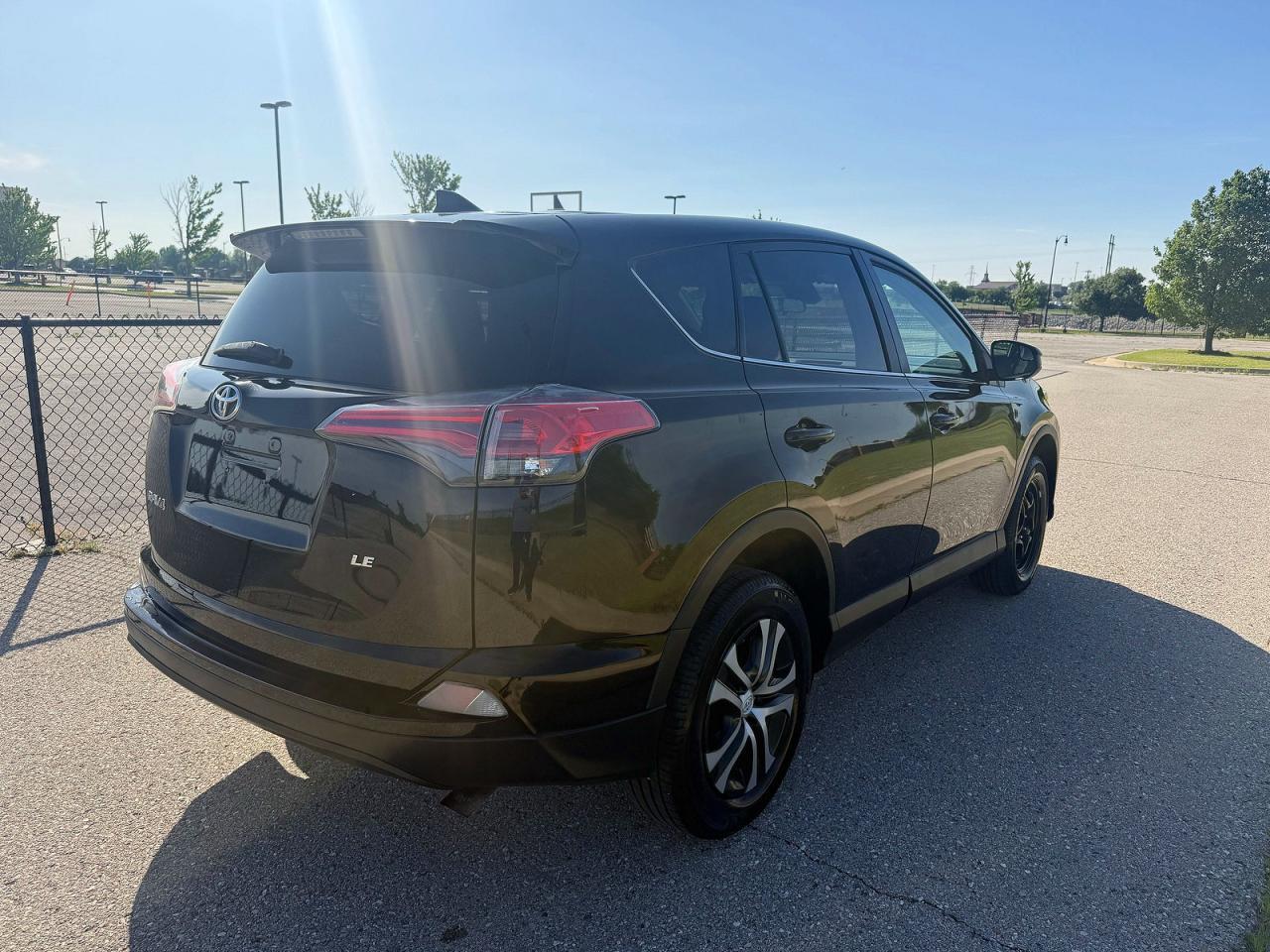 2018 Toyota Rav4 Le - Image 4