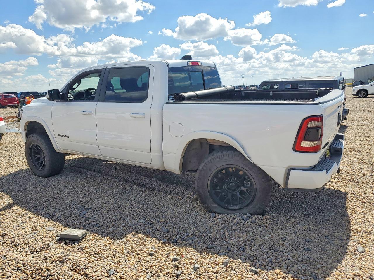2020 Ram 1500 Laramie - Фото 2