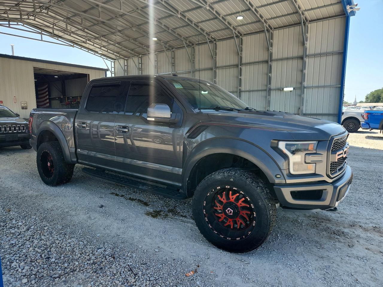 2017 Ford F150 Raptor - Фото 4