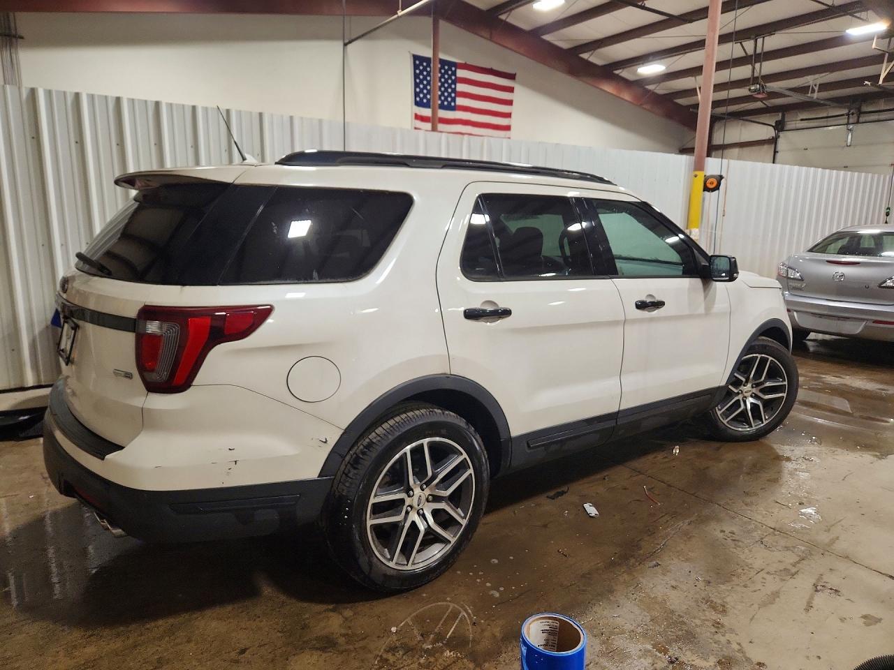 2018 Ford Explorer Sport - Image 3