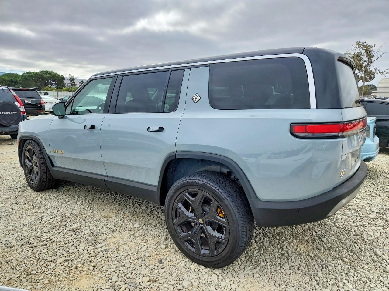 2023 Rivian R1S Launch Edition - Фото 2