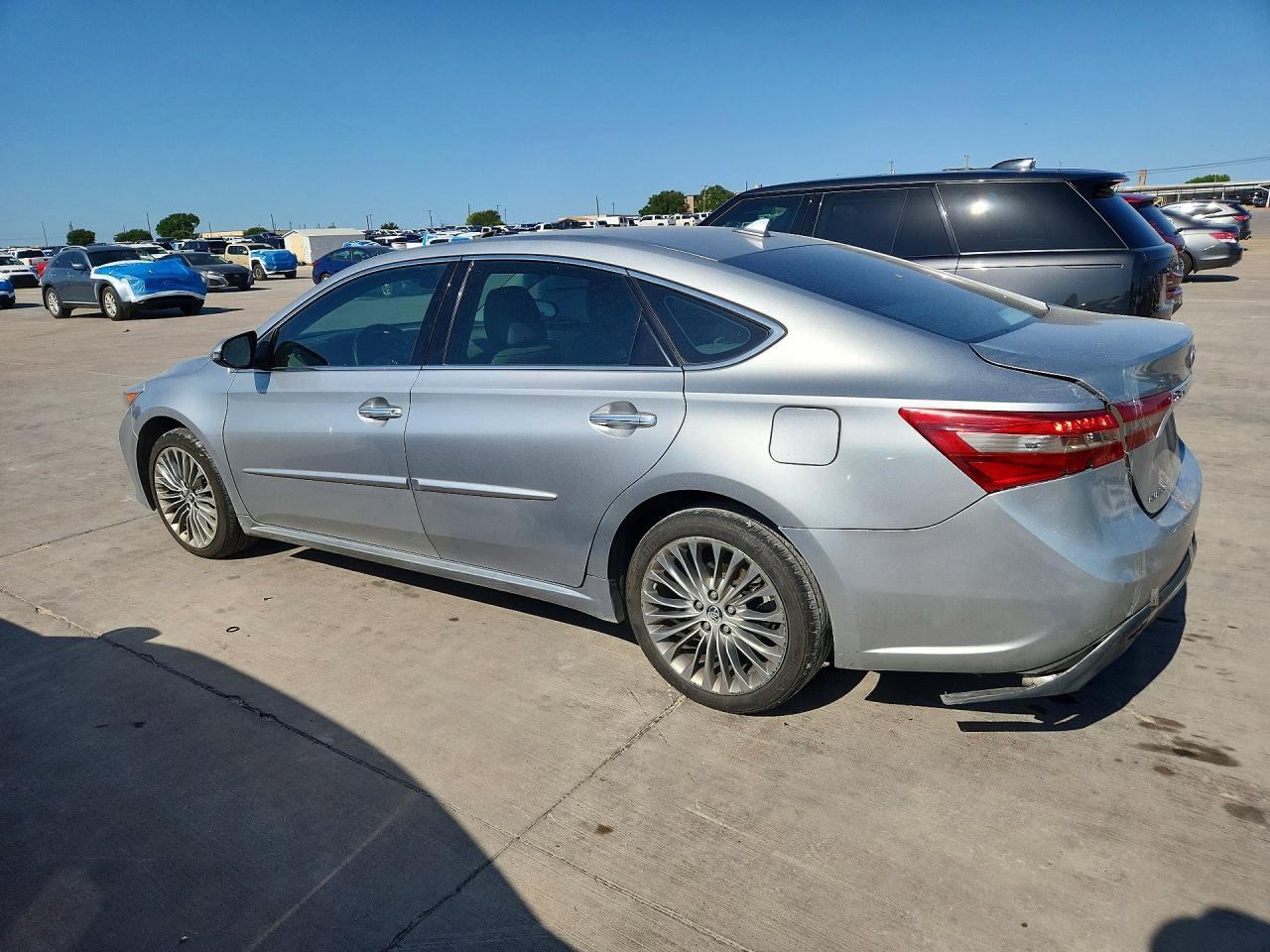 2016 Toyota Avalon Limited - Image 2