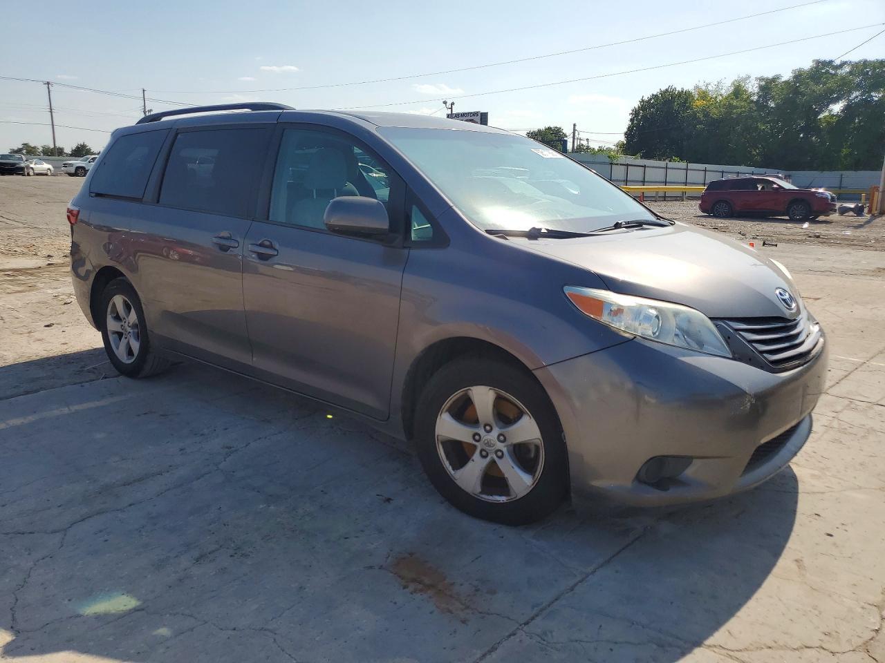 2017 Toyota Sienna Le - Фото 4