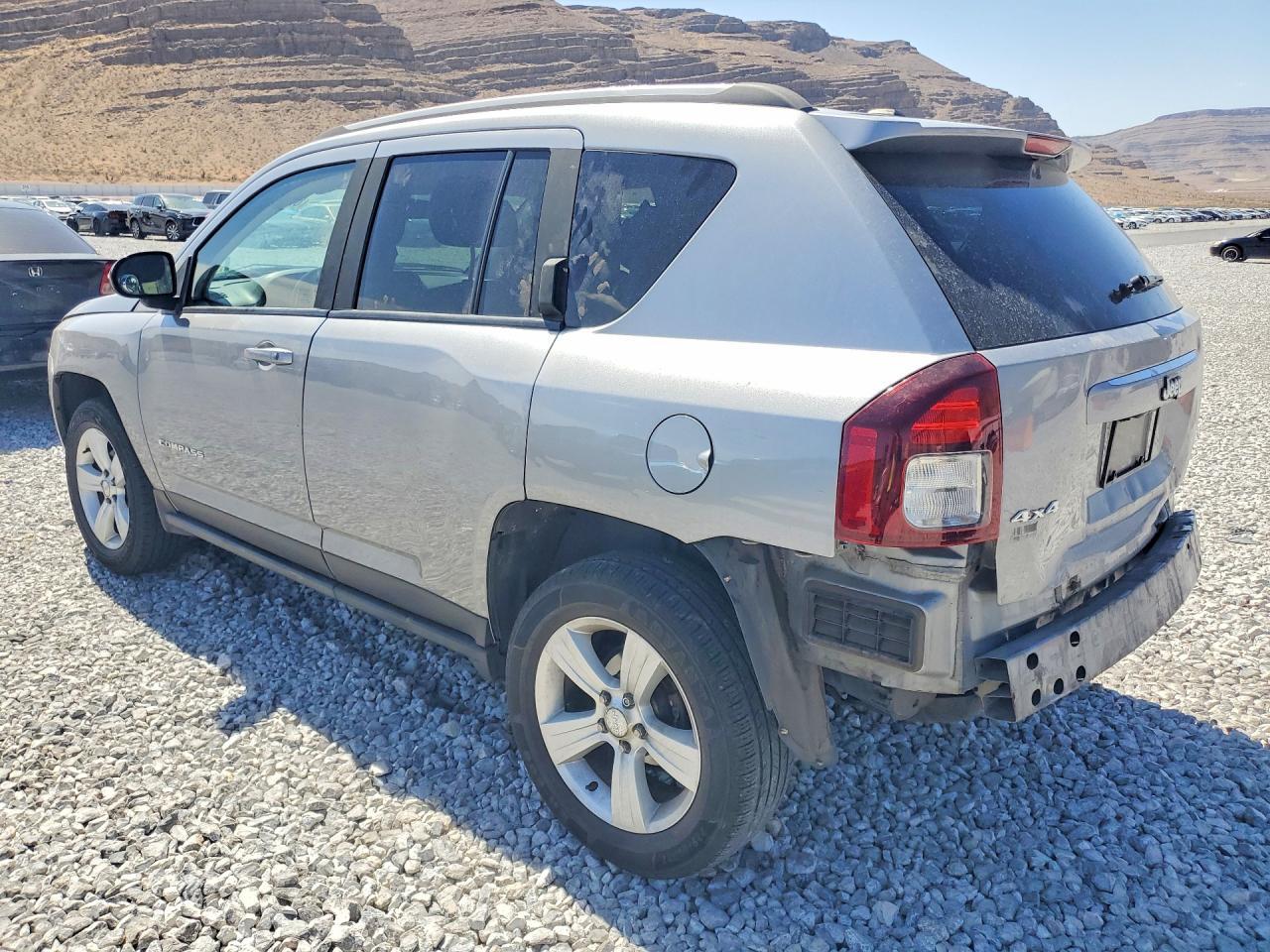 2016 Jeep Compass Sport - Фото 2