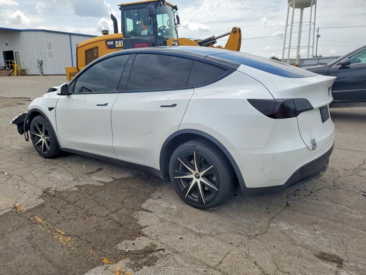 2016 Tesla Model Y - Фото 2