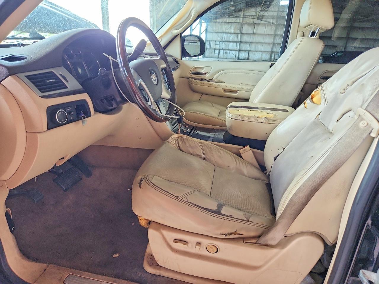 2008 Cadillac Escalade Luxury - Image 7