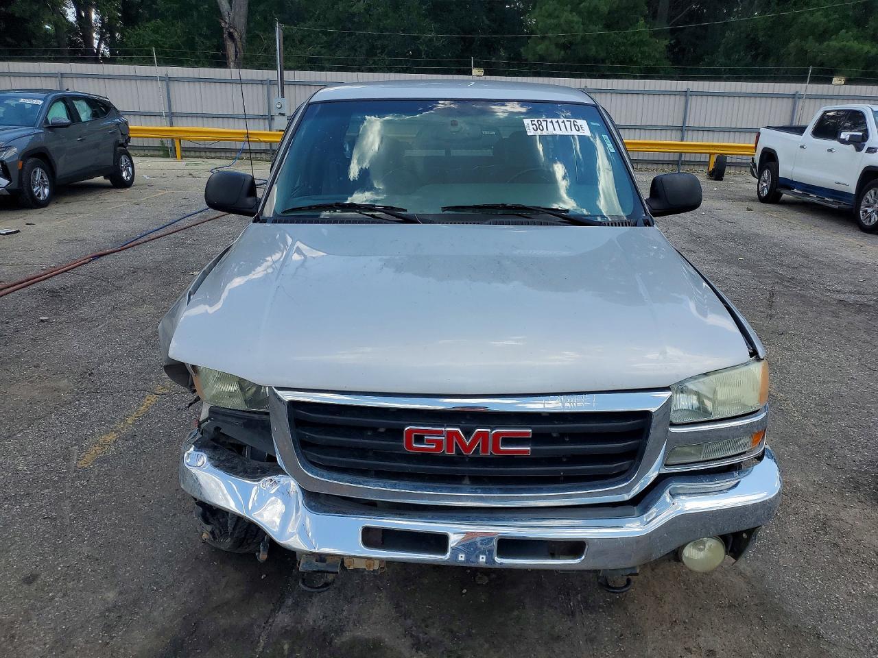 2004 GMC New Sierra K1500 - Image 5