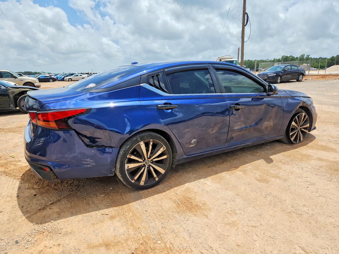 2022 Nissan Altima Sr - Фото 3