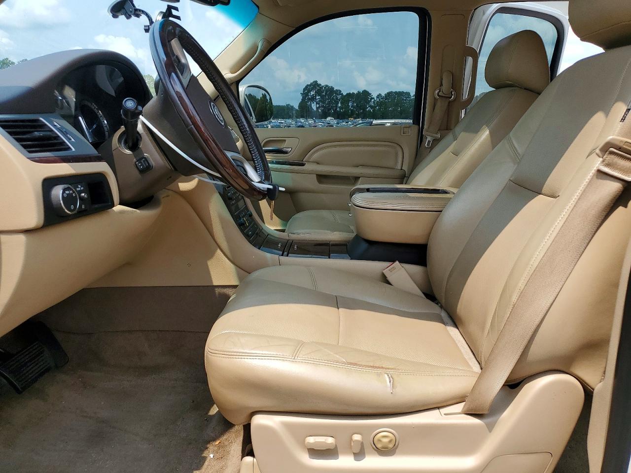 2013 Cadillac Escalade Premium - Image 7