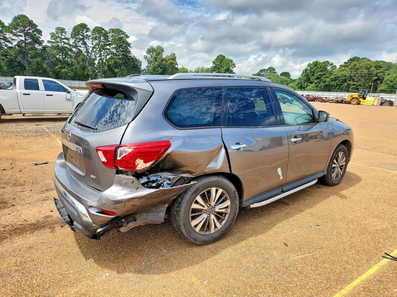 2018 Nissan Pathfinder Sv - Image 3