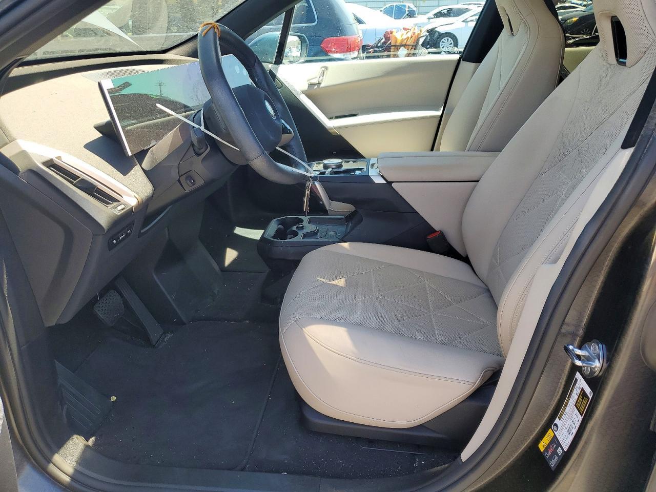 2025 BMW Ix xDrive50 - Фото 7