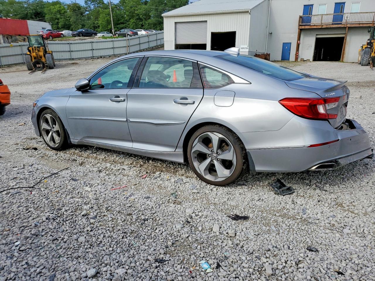 2018 Honda Accord Touring - Фото 2