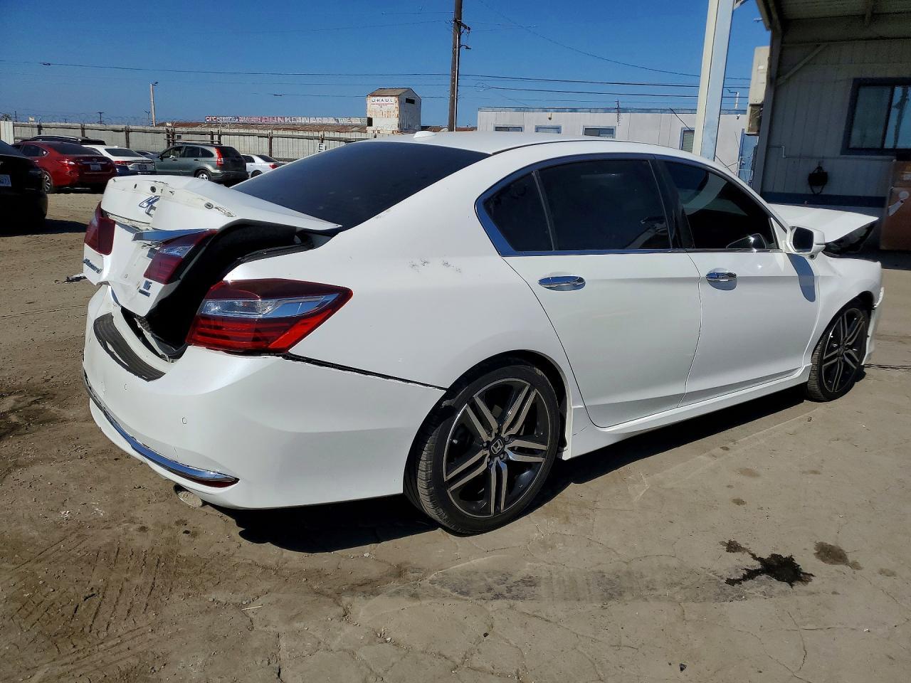 2017 Honda Accord Touring - Фото 3