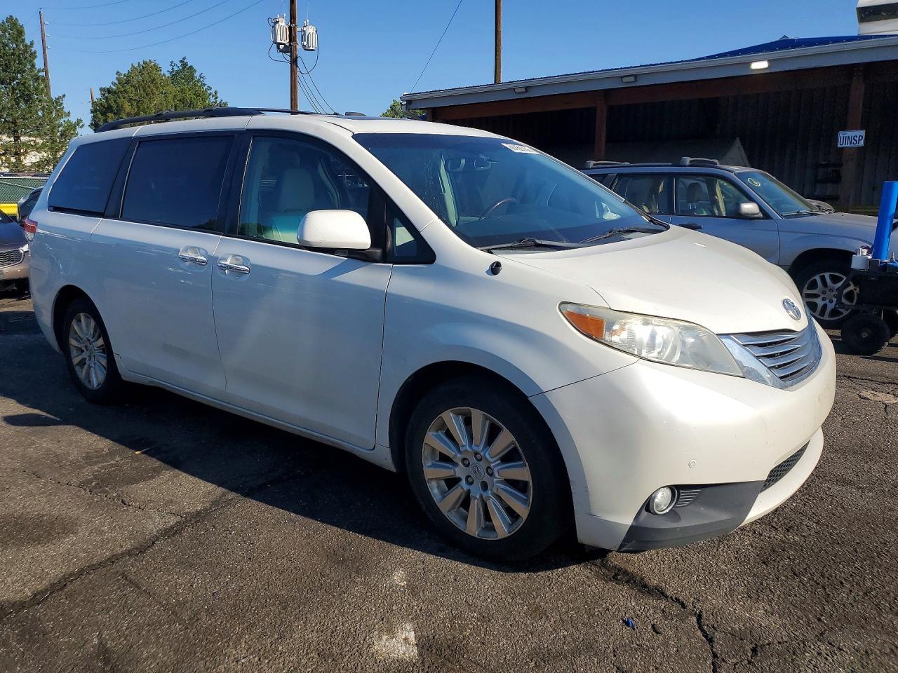 2012 Toyota Sienna Limited 7-Passenger - Image 4