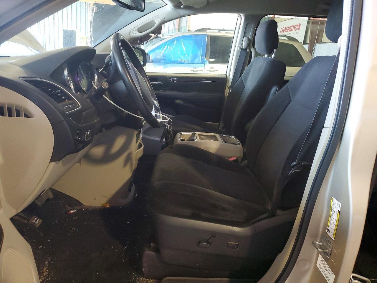2013 Chrysler Town & Country Touring - Image 7