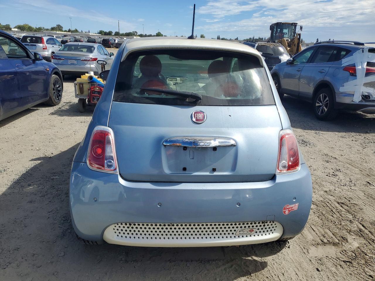 2015 Fiat 500 Electric - Image 6