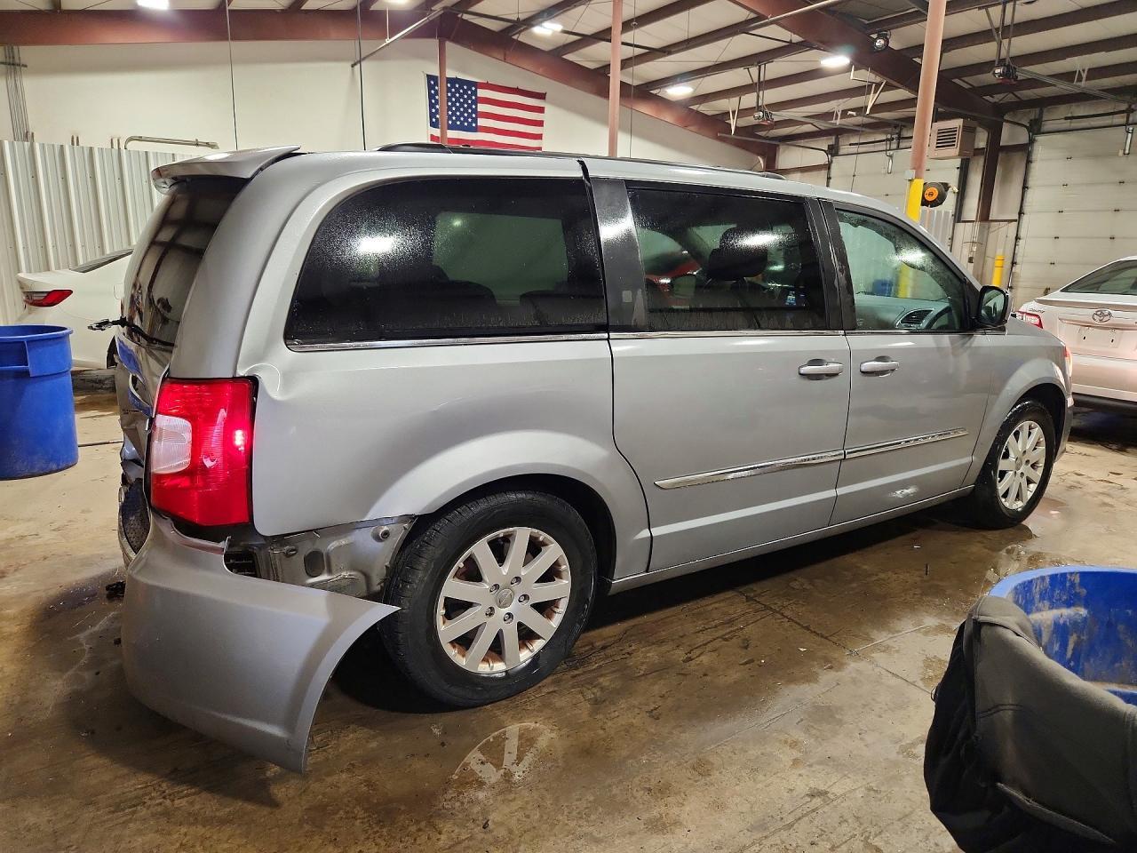 2014 Chrysler Town & Country Touring - Фото 3