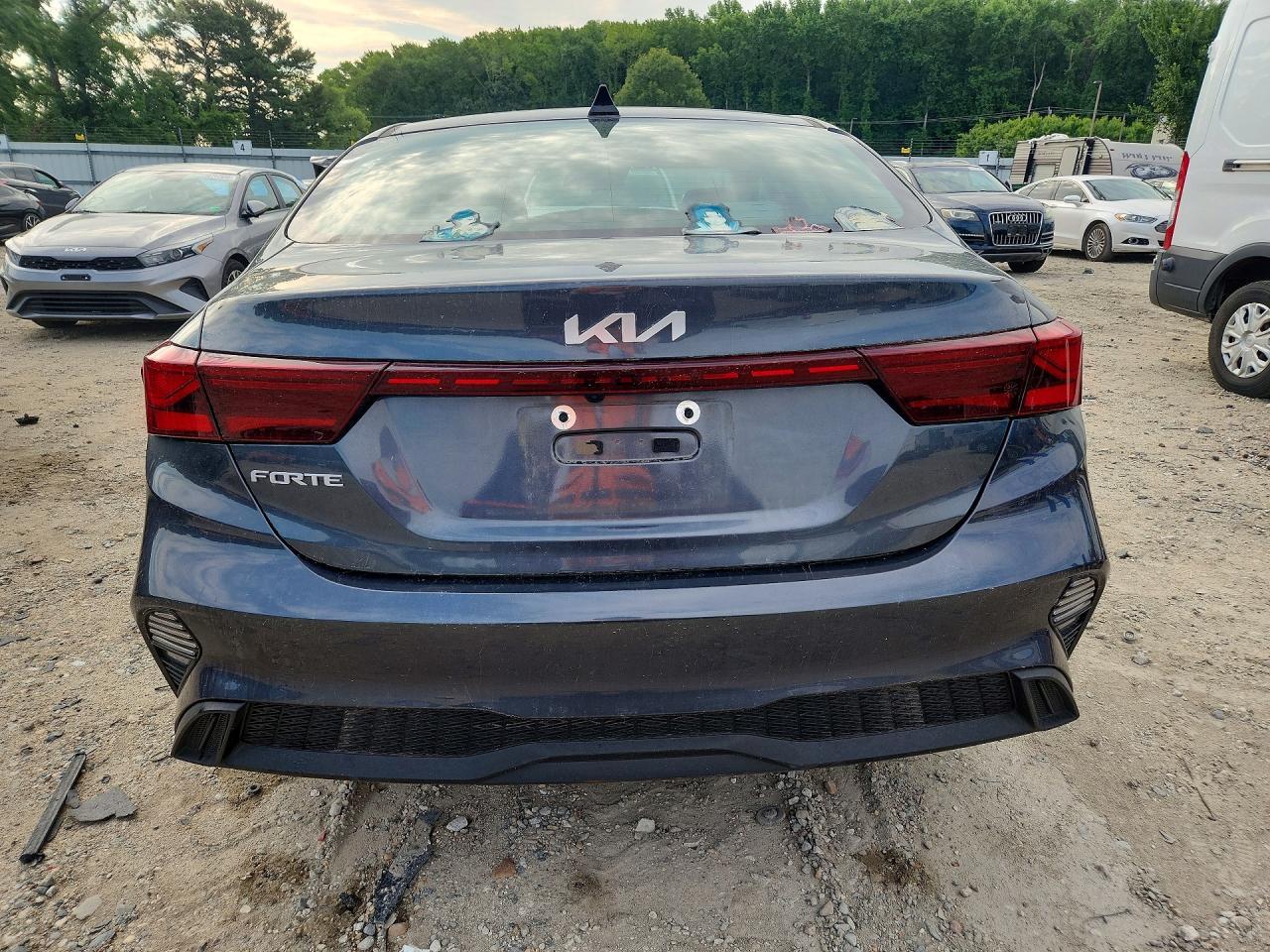 2023 Kia Forte Lxs - Image 6