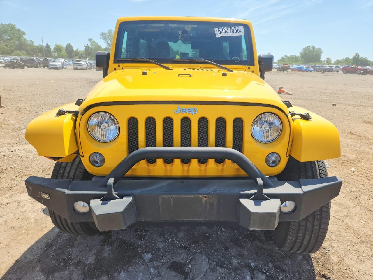 2015 Jeep Wrangler Unlimited Sahara - Image 5