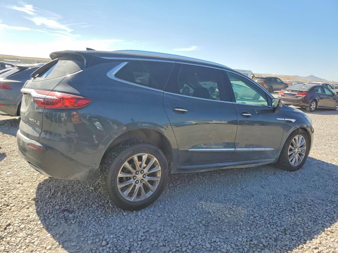 2018 Buick Enclave Essence - Image 3