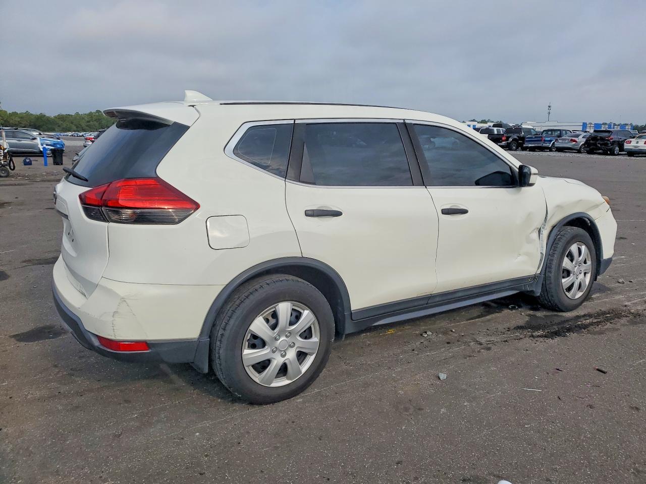 2017 Nissan Rogue S - Фото 3